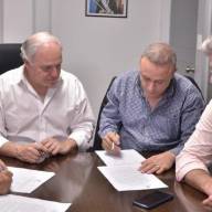 Gremios acordaron el gobierno, en paritarias, un incremento salarial del 15% más un bono de 30 mil pesos