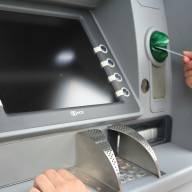 Comenzó el pago de sueldos a los empleados públicos provinciales